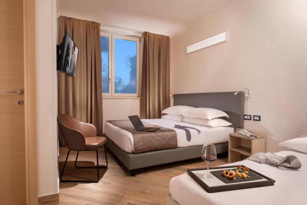 Simon Hotel Pomezia Eksteriør billede
