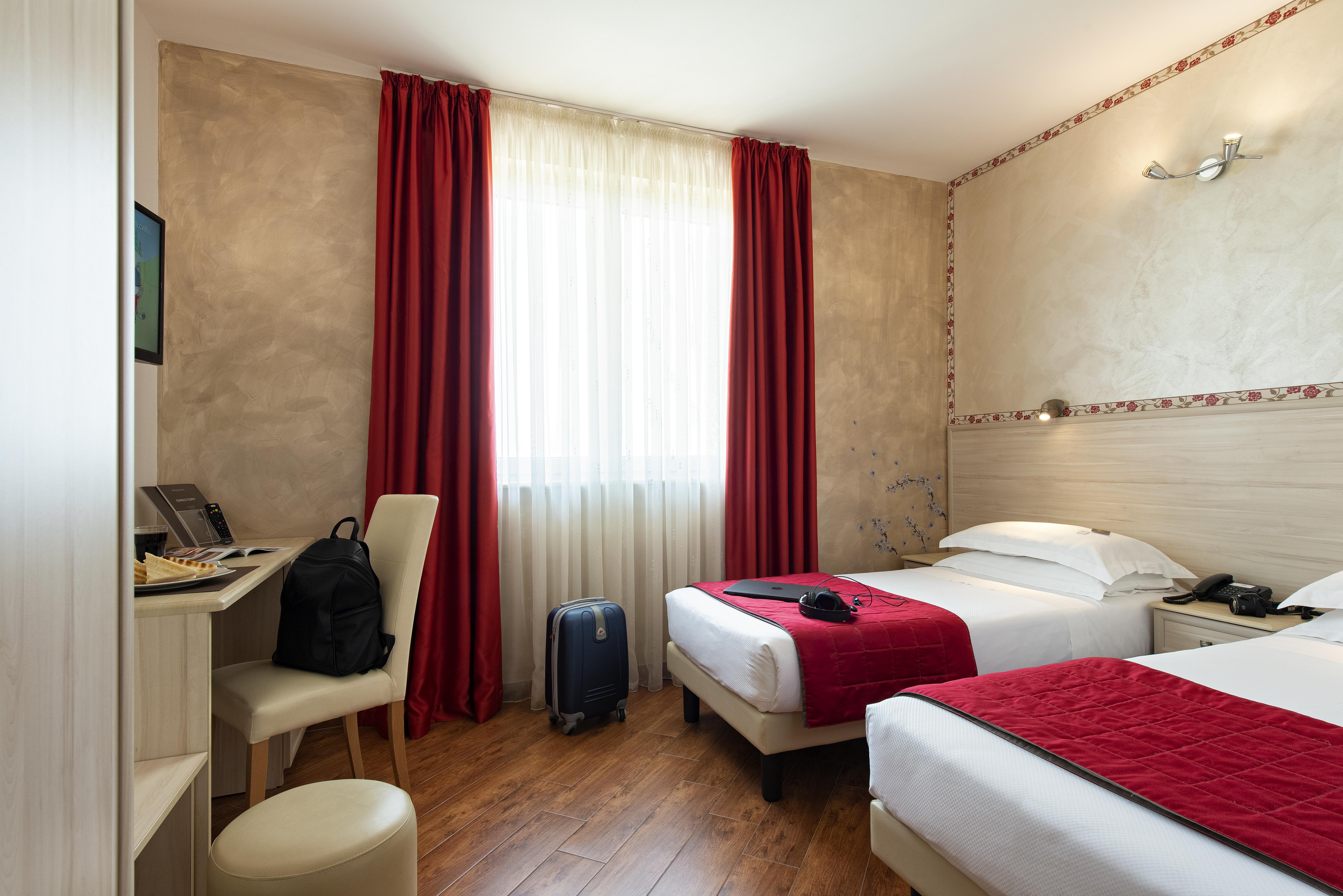 Simon Hotel Pomezia Eksteriør billede